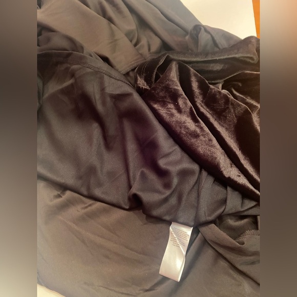 NWT Maia Woman’s Black Halter Velvet Lined Evening Dress/Gown Plus Size 18 - Picture 7 of 10